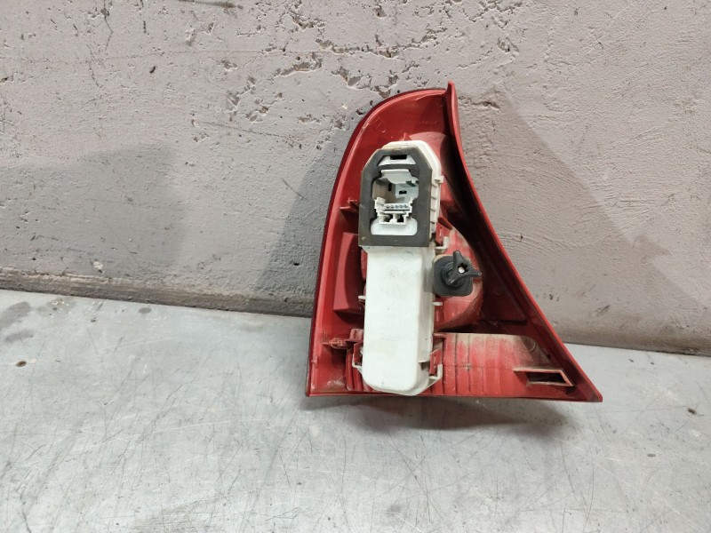 Recambio de piloto trasero derecho para renault clio ii fase ii (b/cb0) authentique referencia OEM IAM   