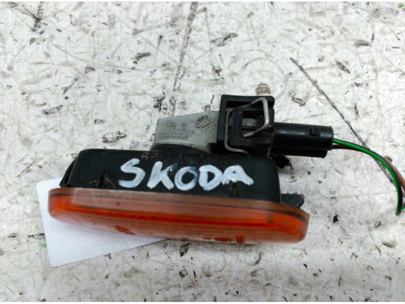Recambio de piloto lateral derecho para skoda felicia berlina ( 791) glx referencia OEM IAM 3A0949117A  