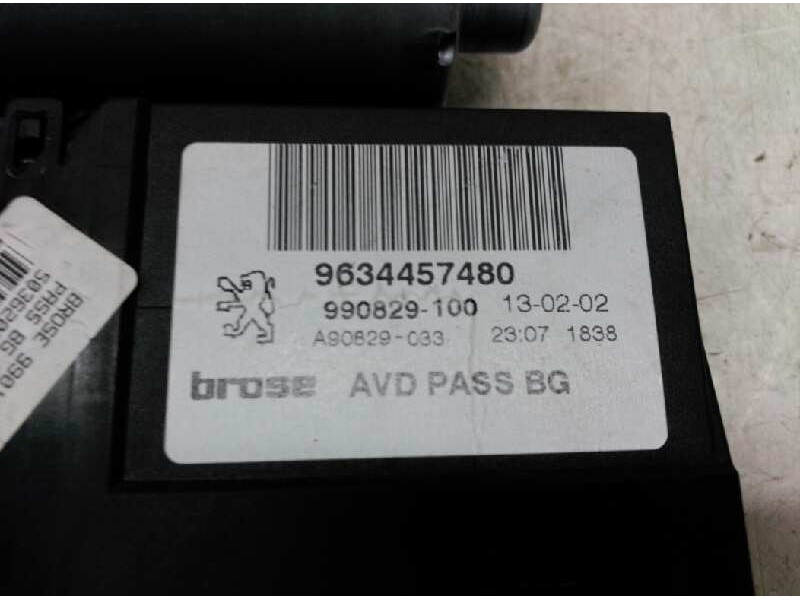 Recambio de motor elevalunas delantero derecho para peugeot 307 (s1) xs referencia OEM IAM 9634457480 0130821766 BOSCH