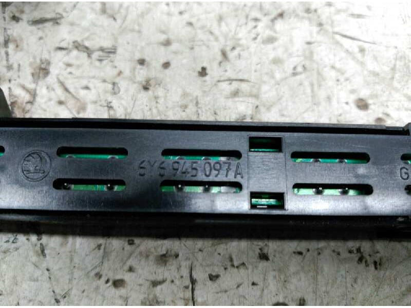Recambio de luz central de freno para skoda fabia (6y2/6y3) classic referencia OEM IAM 6Y6945097  