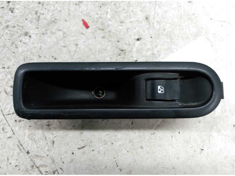 Recambio de mando elevalunas trasero derecho para renault megane ii familiar 1.9 dci diesel referencia OEM IAM   