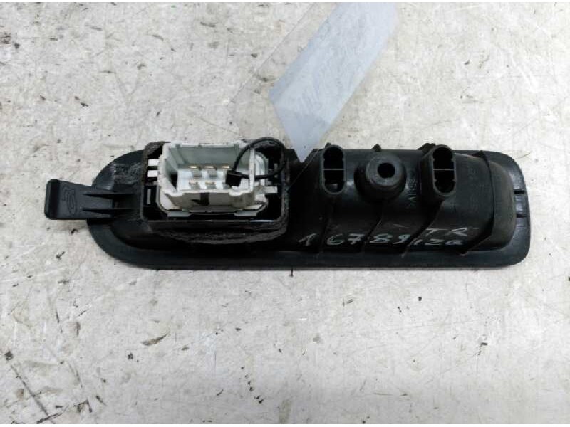 Recambio de mando elevalunas trasero izquierdo para renault megane ii familiar 1.9 dci diesel referencia OEM IAM   