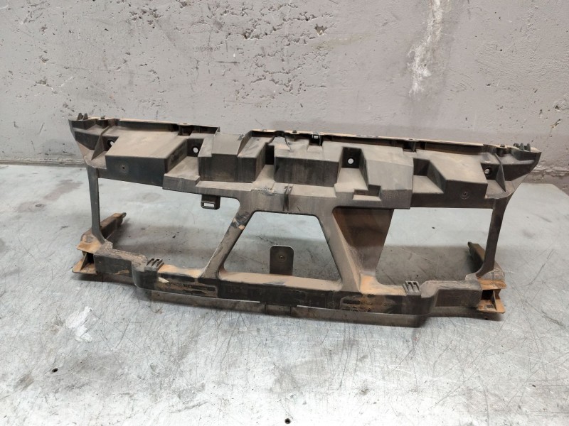 Recambio de soportes paragolpes para renault scenic ii 1.9 dci diesel referencia OEM IAM  DELANTERO CENTRAL 