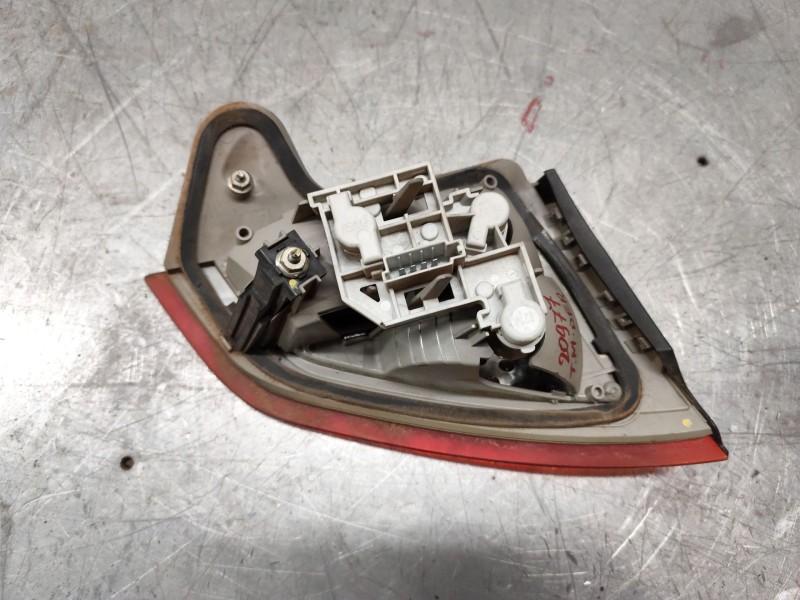 Recambio de piloto trasero derecho interior para ford mondeo ber. (ca2) ghia referencia OEM IAM   