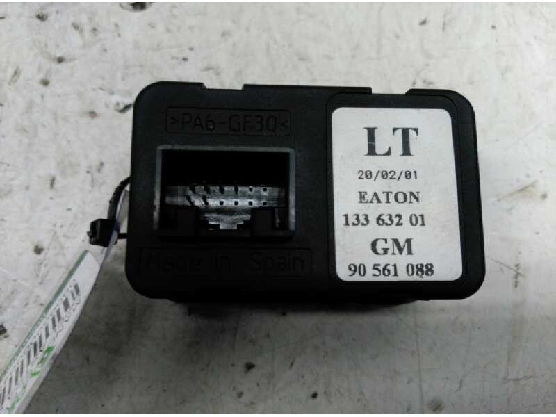 Recambio de mando elevalunas delantero izquierdo para opel astra g berlina club referencia OEM IAM 90561088 13363201 