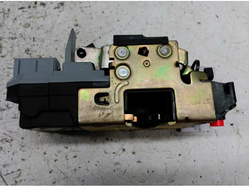 Recambio de cerradura puerta trasera izquierda para peugeot 206 berlina x-line referencia OEM IAM   