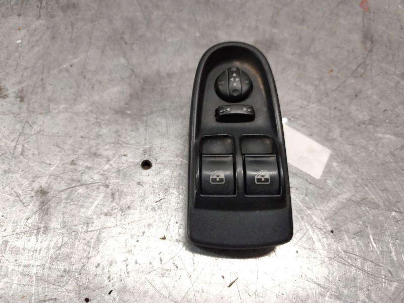 Recambio de mando elevalunas delantero izquierdo para iveco daily iv caja/chasis 70c17, 70c17 /p referencia OEM IAM   