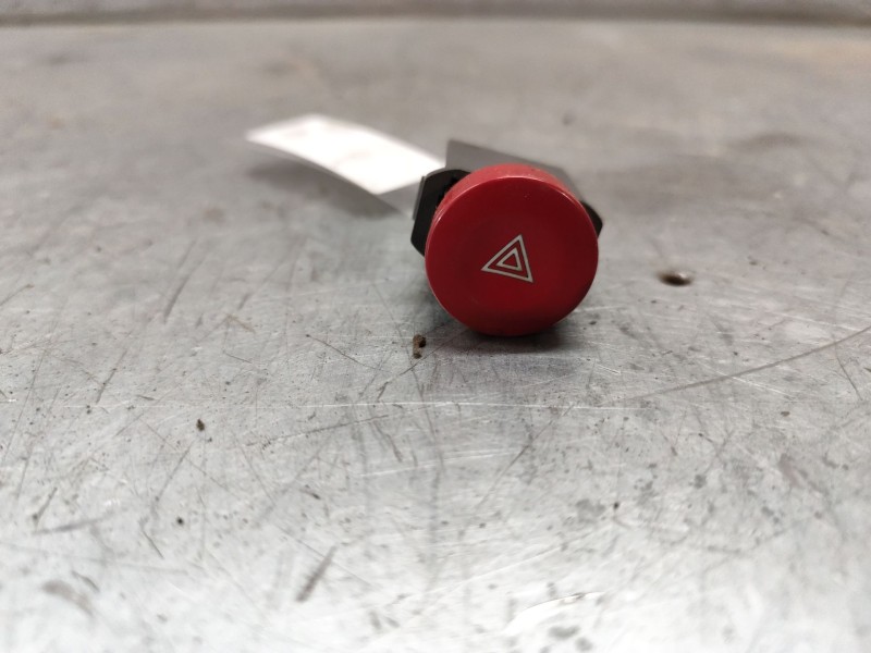 Recambio de warning para daewoo kalos 1.4 sport referencia OEM IAM  8 PINS 