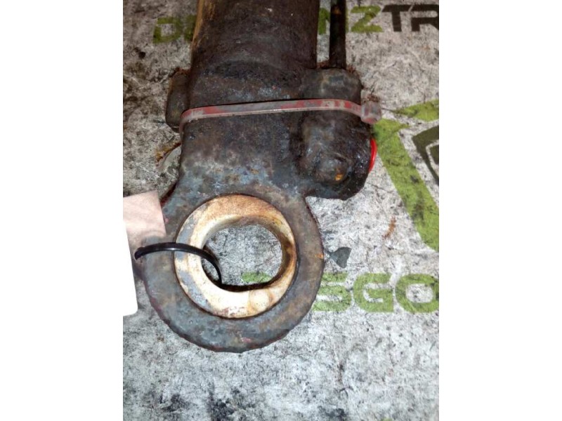 Recambio de brazo elevacion cabina para mercedes trucks lk/ln2 1120 (201-211cv) referencia OEM IAM 6745530105  