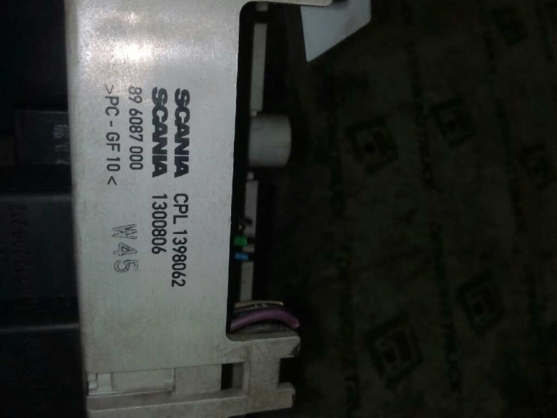 Recambio de caja reles / fusibles para scania trucks serie 4 164 l/480 (480cv) referencia OEM IAM 1320850 1300806 