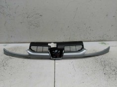 Recambio de rejilla delantera central para peugeot 206 berlina look referencia OEM IAM   