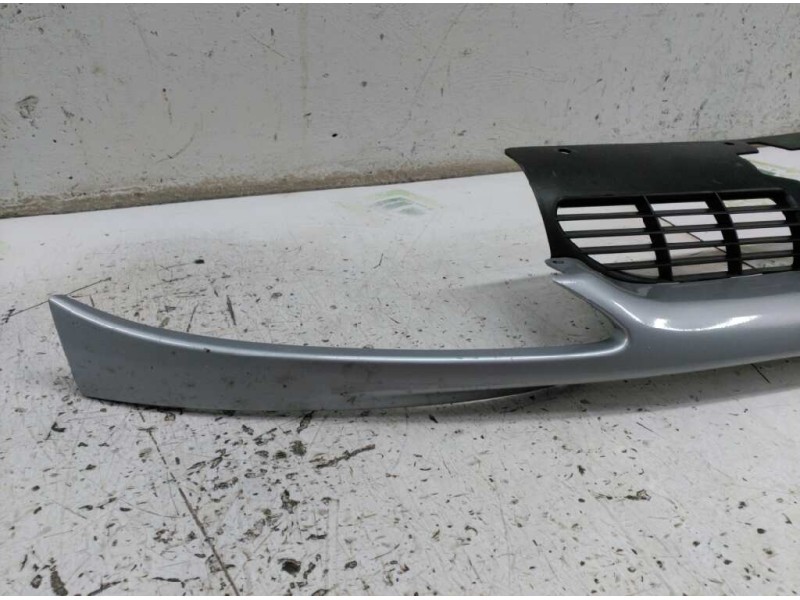Recambio de rejilla delantera central para peugeot 206 berlina look referencia OEM IAM   