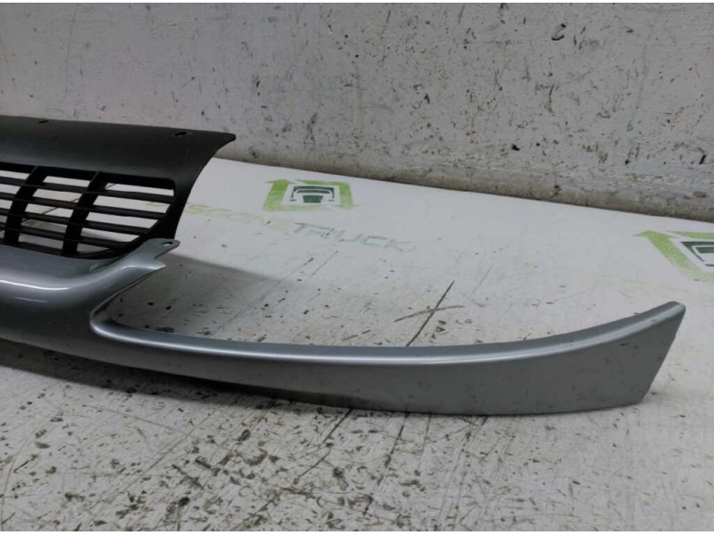 Recambio de rejilla delantera central para peugeot 206 berlina look referencia OEM IAM   