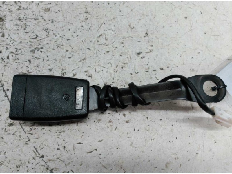 Recambio de enganche de cinturon izquierdo para daewoo matiz cd referencia OEM IAM   