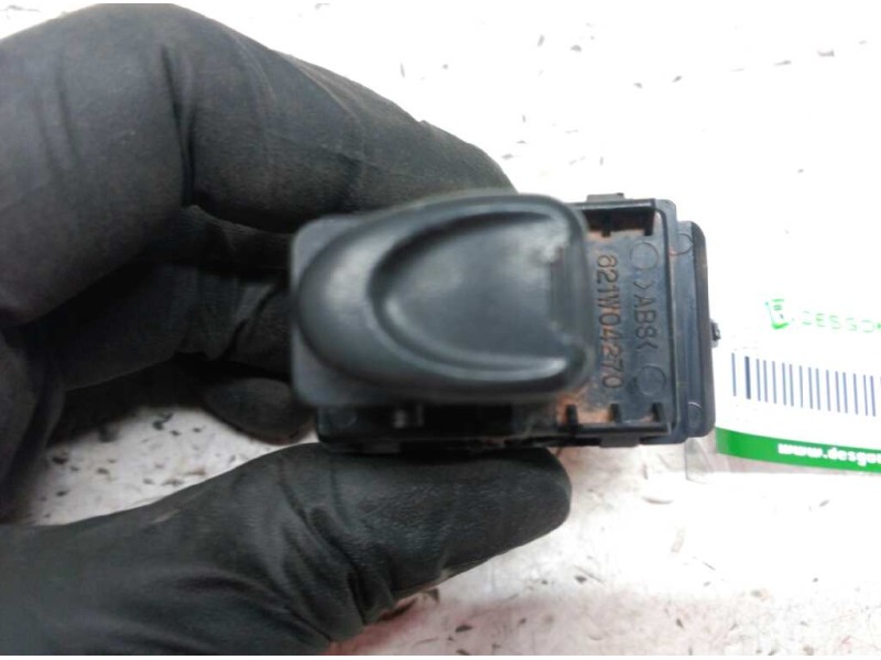 Recambio de mando elevalunas delantero derecho para daewoo matiz cd referencia OEM IAM 821W04270  