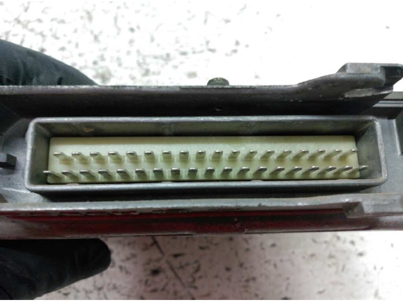 Recambio de centralita motor uce para citroen saxo 1.6 vtl referencia OEM IAM 9630278580 0261204628 