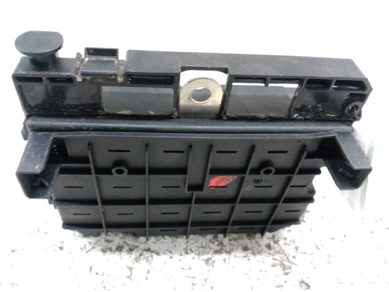 Recambio de caja reles / fusibles para peugeot 307 (s1) xr clim plus referencia OEM IAM 9650664180 BSM 31919776
