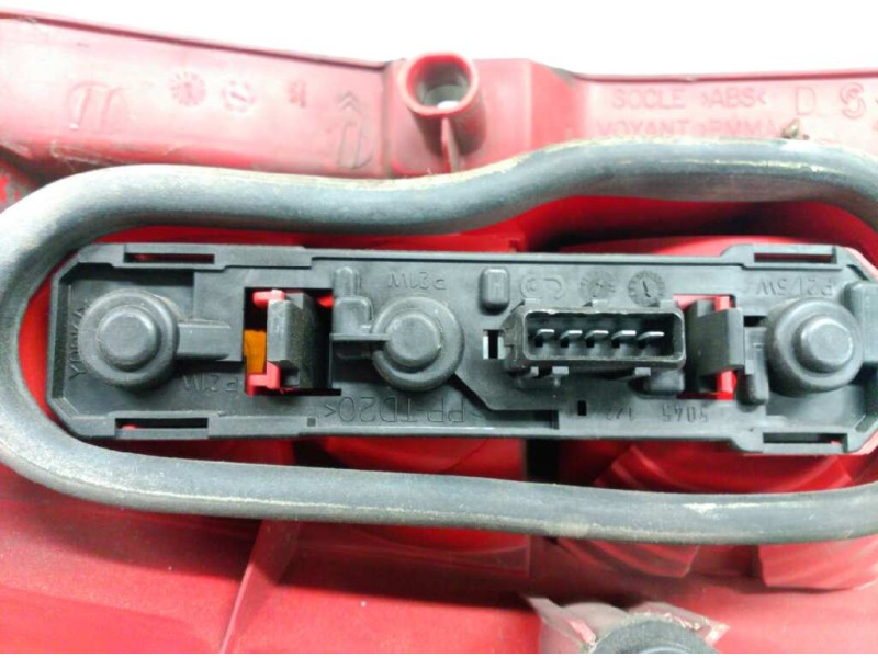 Recambio de piloto trasero derecho para peugeot 306 break 1.6 cat referencia OEM IAM   
