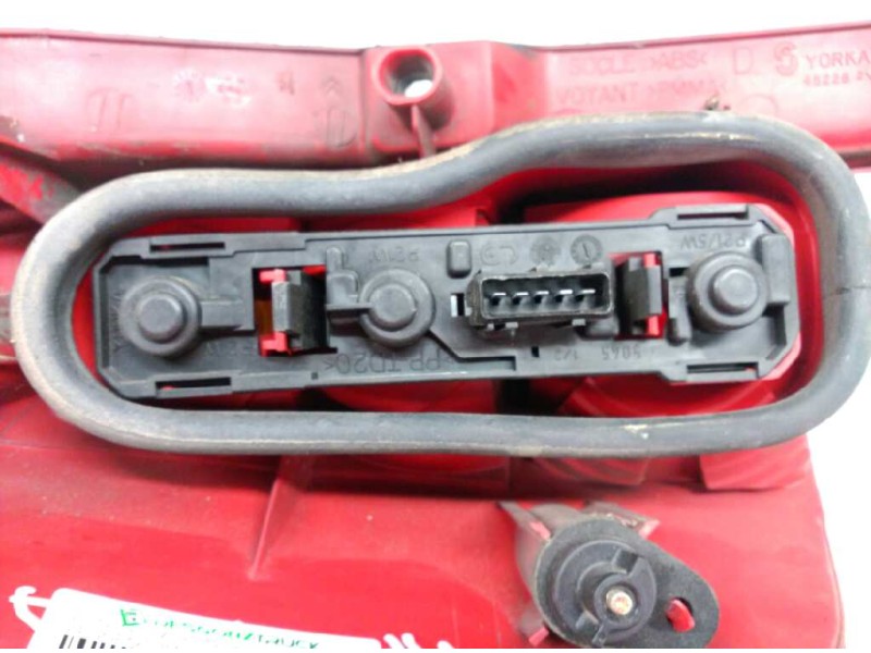 Recambio de piloto trasero derecho para peugeot 306 break 1.6 cat referencia OEM IAM   