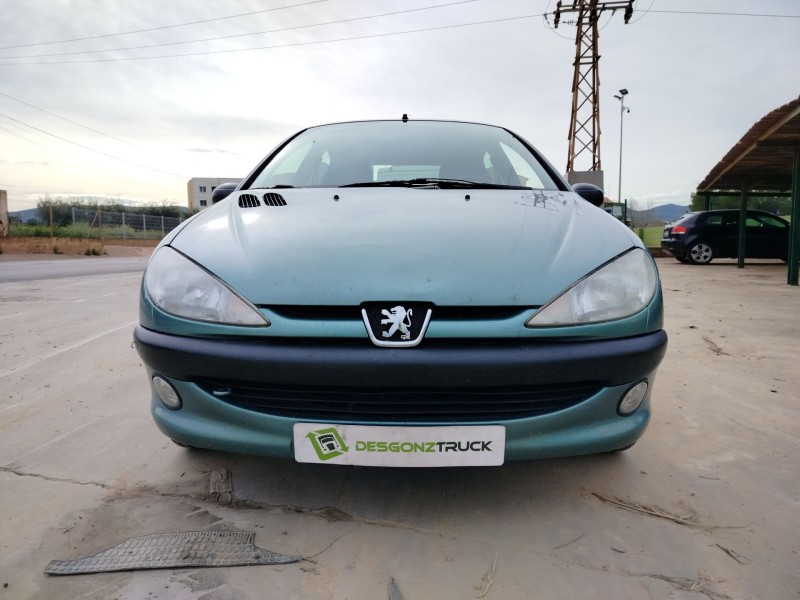 peugeot 206 berlina del año 2000