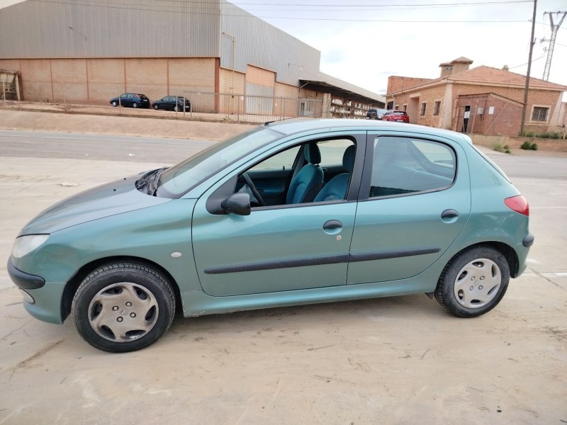 peugeot 206 berlina del año 2000