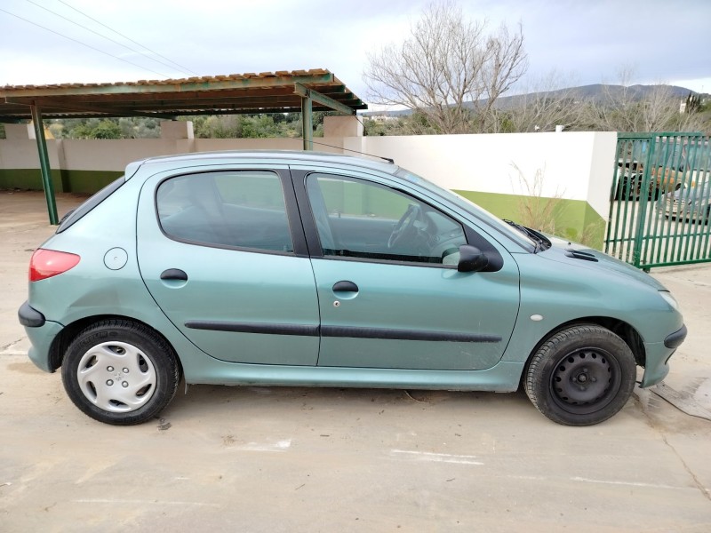 peugeot 206 berlina del año 2000
