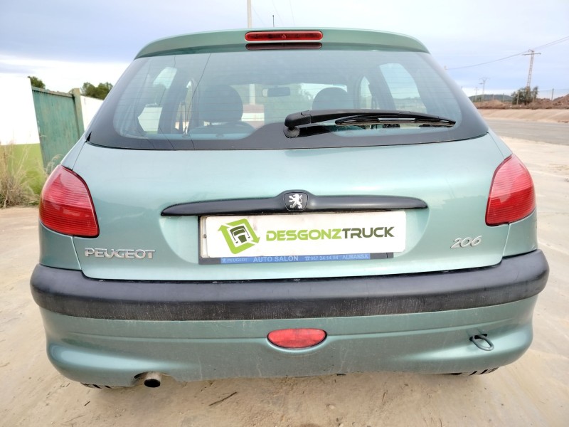 peugeot 206 berlina del año 2000
