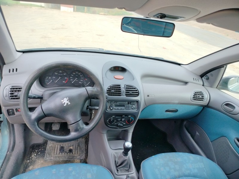 peugeot 206 berlina del año 2000