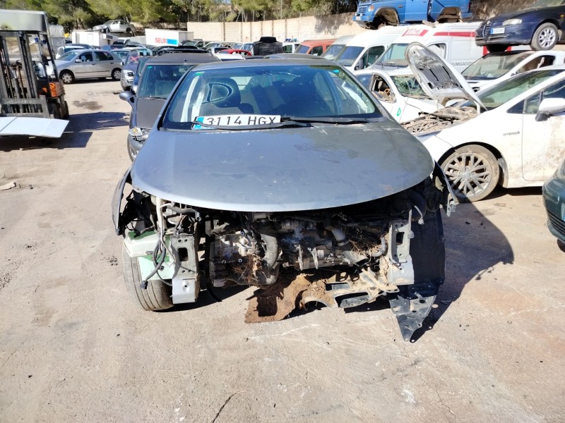 toyota avensis (_t25_) del año 2011