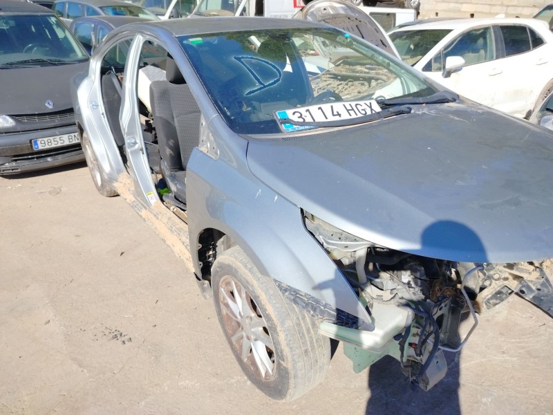 toyota avensis (_t25_) del año 2011