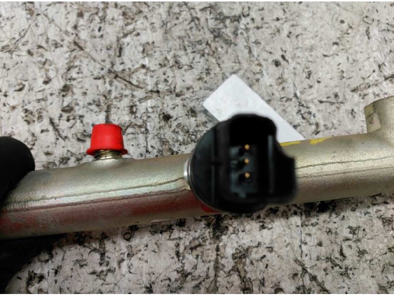 Recambio de rampa inyectora para peugeot 406 berlina (s1/s2) srdt referencia OEM IAM 0445214019 BOSCH 