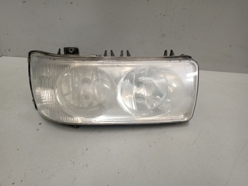 Recambio de faro derecho para daf serie xf105.xxx 12.9 diesel referencia OEM IAM 15426200  