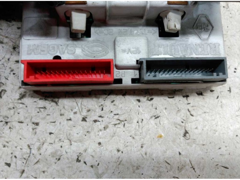 Recambio de pantalla multifuncion para renault master desde ´98 referencia OEM IAM 7700436305A  