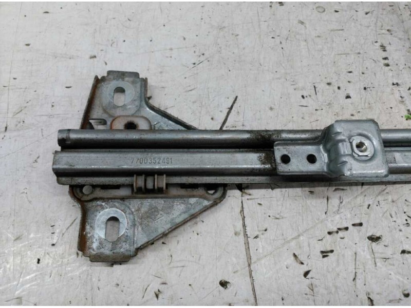 Recambio de elevalunas delantero derecho para renault master desde ´98 referencia OEM IAM 7700352491  
