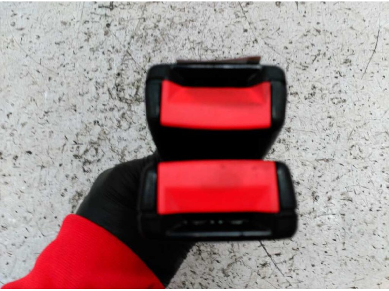 Recambio de enganche de cinturon trasero para volkswagen polo berlina (6n2) trendline referencia OEM IAM   