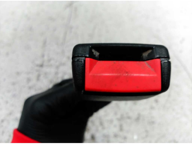 Recambio de enganche de cinturon izquierdo para volkswagen polo berlina (6n2) trendline referencia OEM IAM  DELANTERO 