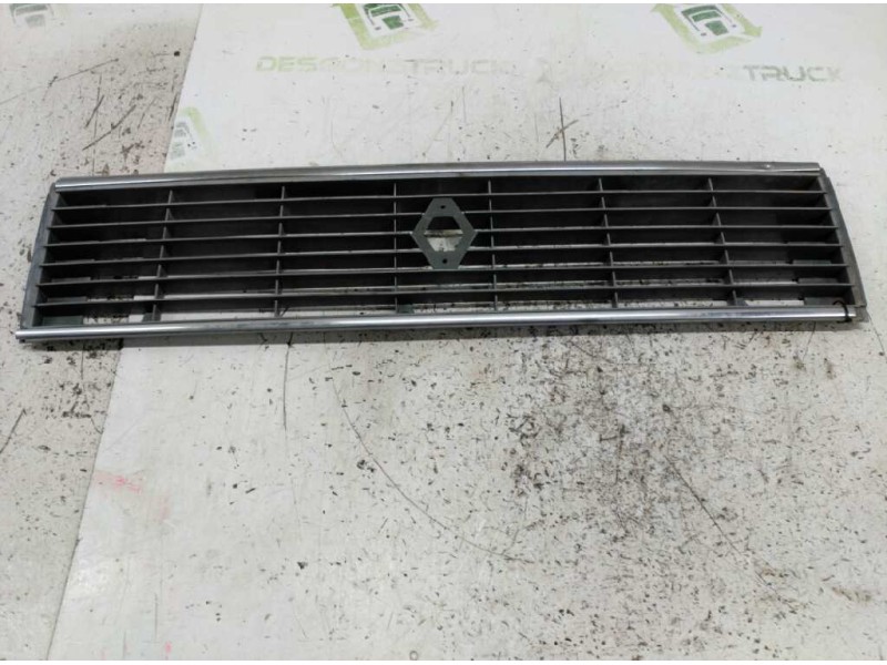 Recambio de rejilla delantera central para renault 6 1.1 gtl referencia OEM IAM   