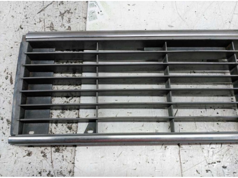 Recambio de rejilla delantera central para renault 6 1.1 gtl referencia OEM IAM   