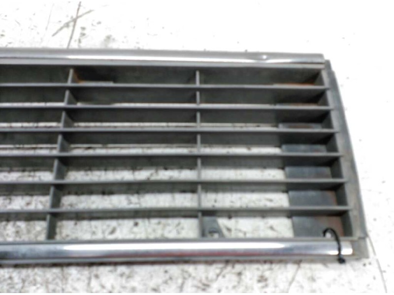 Recambio de rejilla delantera central para renault 6 1.1 gtl referencia OEM IAM   