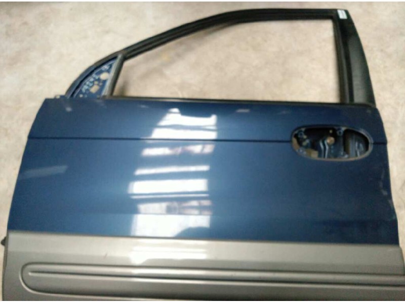 Recambio de puerta delantera izquierda para kia carnival ii 2.9 cdri ex referencia OEM IAM   
