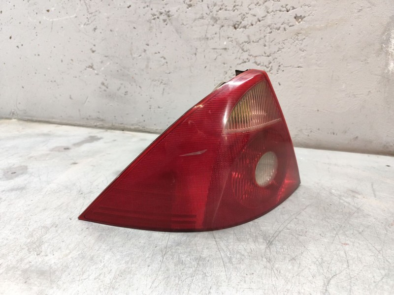 Recambio de piloto trasero izquierdo para ford mondeo berlina (ge) ambiente referencia OEM IAM   