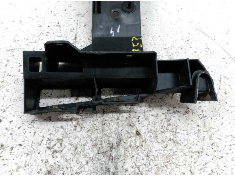 Recambio de soportes paragolpes para opel movano referencia OEM IAM 7700352211  