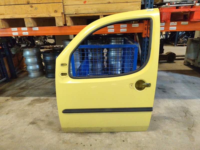 Recambio de puerta delantera izquierda para fiat doblo cargo (223) 1.9 jtd cat referencia OEM IAM   