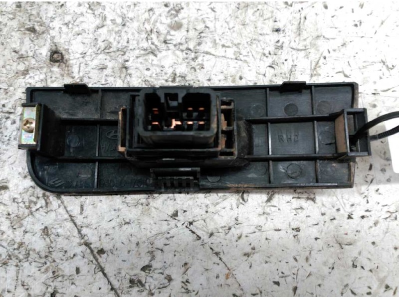 Recambio de mando elevalunas trasero derecho para hyundai matrix (fc) 1.5 crdi gls referencia OEM IAM 9358017510  