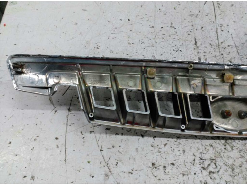 Recambio de rejilla delantera central para hyundai h 1 referencia OEM IAM   