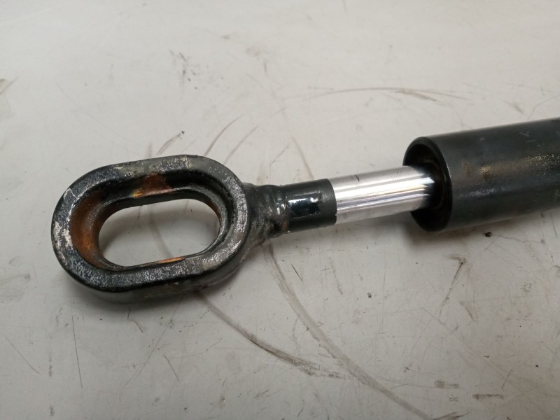 Recambio de brazo elevacion cabina para man le 12.225 lc referencia OEM IAM 85417236018  