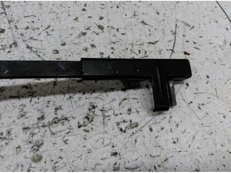 Recambio de brazo limpia delantero derecho para peugeot 407 sw sport referencia OEM IAM   