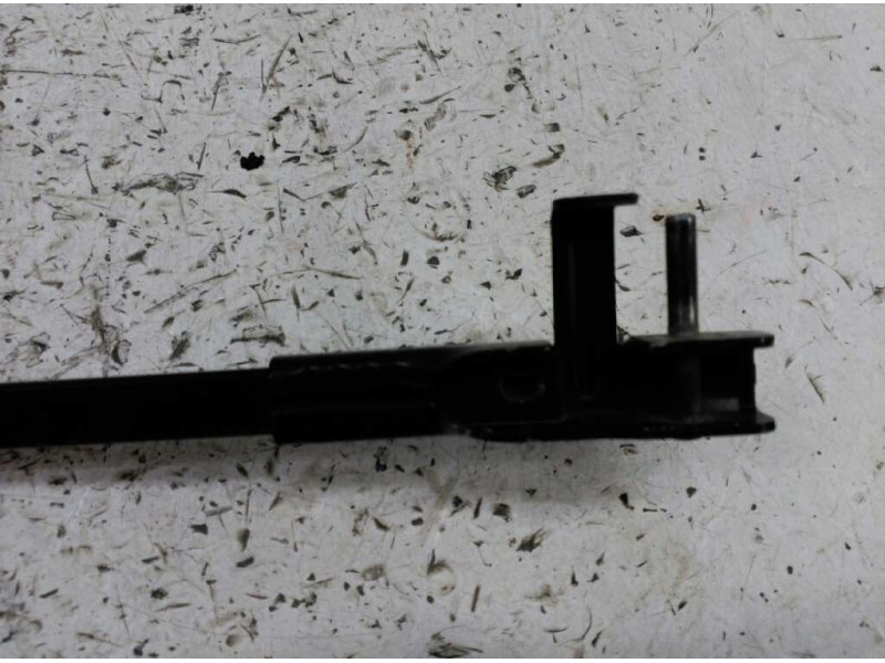 Recambio de brazo limpia delantero izquierdo para peugeot 407 sw sport referencia OEM IAM   