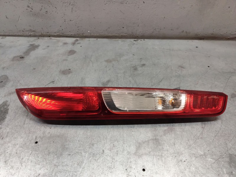 Recambio de piloto trasero derecho para ford focus berlina (cap) ghia referencia OEM IAM   