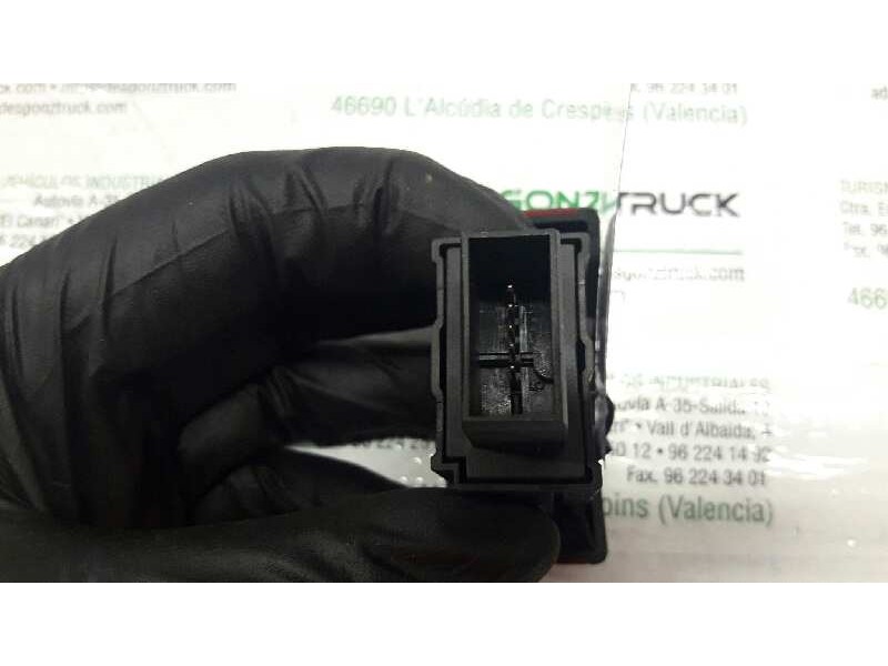 Recambio de warning para opel corsa c club referencia OEM IAM 0524119  